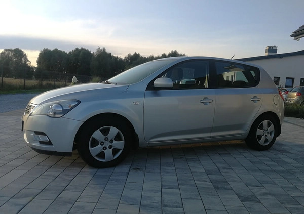 Kia Ceed cena 16800 przebieg: 207402, rok produkcji 2010 z Sieradz małe 172